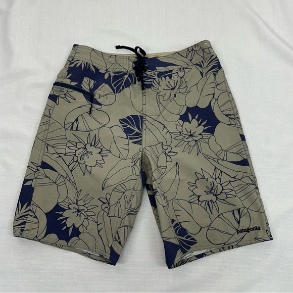 Patagonia Men’s size 32 Wavefarer Gray And Blue Floral Board Shorts - Picture 8 of 9